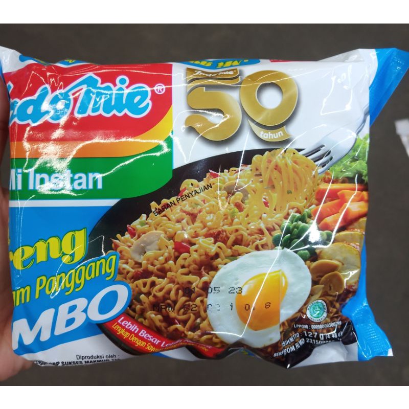 

Indomie mi goreng rasa ayam panggang jumbo mie goreng mi instan