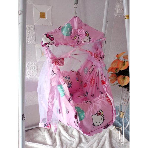 Ayunan bayi set karakter