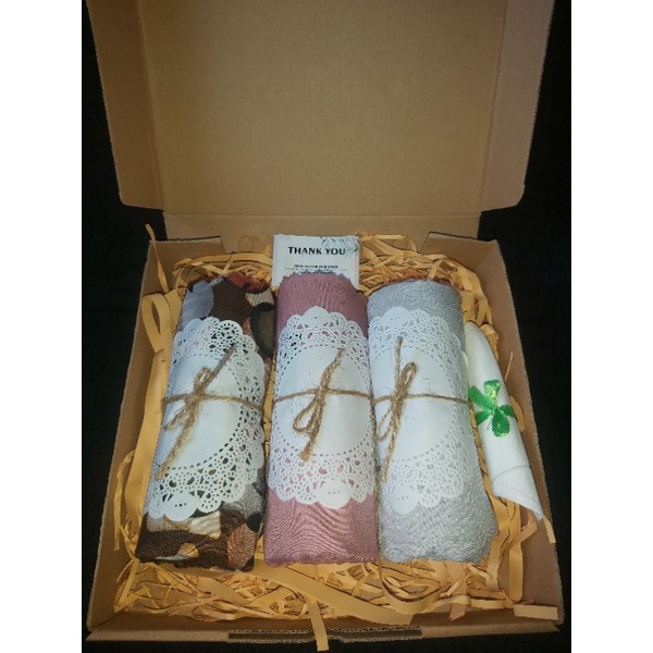 

HAMPERS/KADO UNIK/KADO CEWEK/GIFTBOX PAKET TRIPLE HIJAB