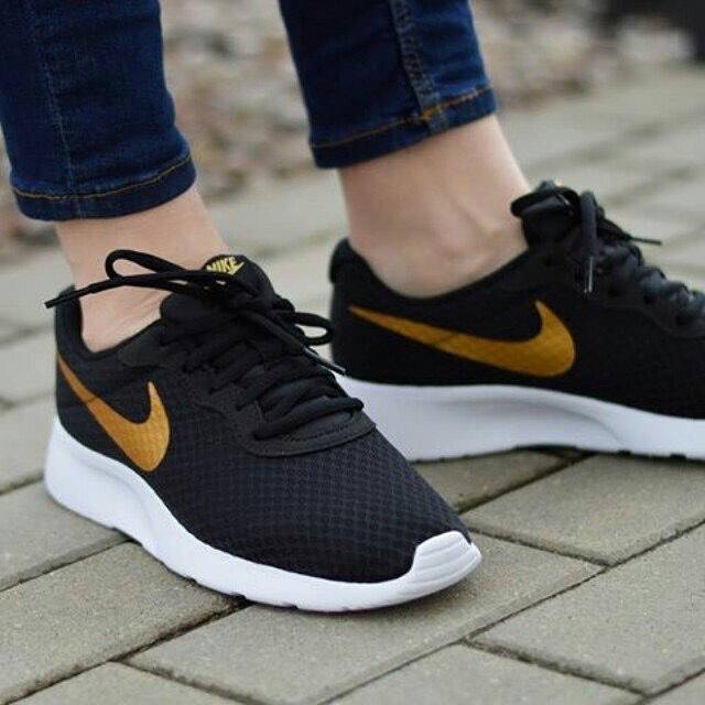 black and gold nike tanjun