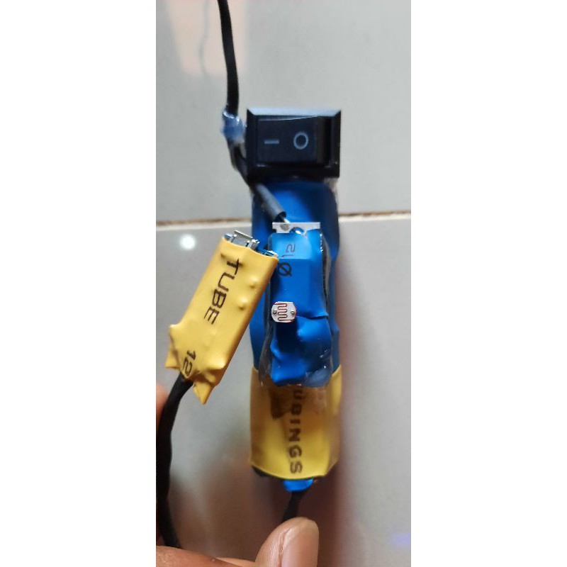 BATERAI LAYANG-LAYANG÷SENSOR CAHAYA