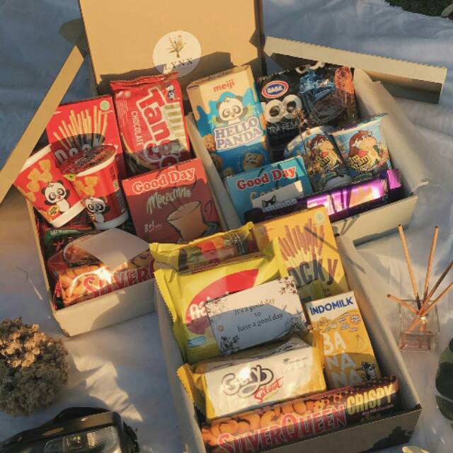 HAMPERS SNACK BOX/BUCKET SNACK BOX/ BIRTHDAY GIFT, GRADUATION GIFT