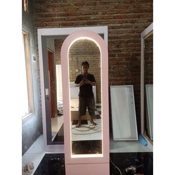 Standing mirror oval/lemari hijab sliding/lemari krudung sliding