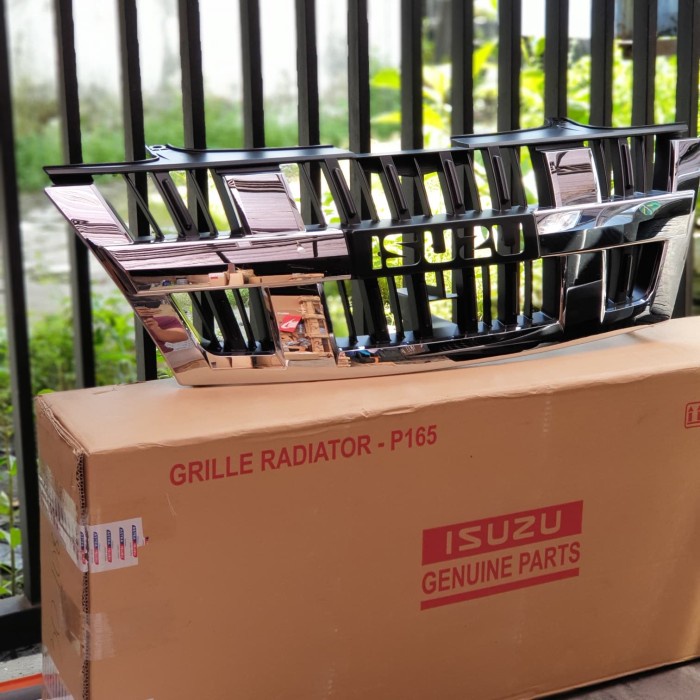 Grill grille radiator Isuzu Panther Kapsul Chrome original