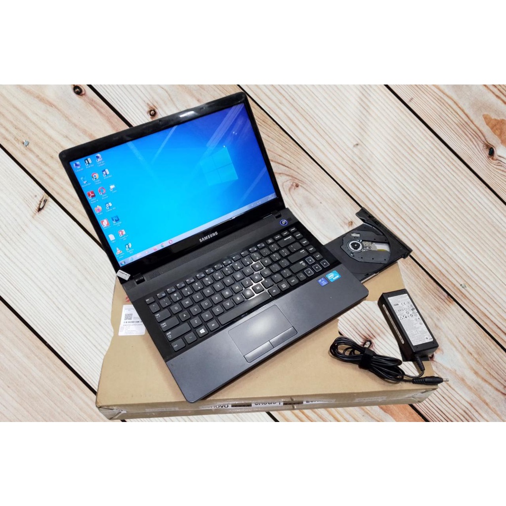 Jual LAPTOP LEPTOP SECOND BEKAS SAMSUNG RAM 4GB 14 INCH MULUS SANGAT
