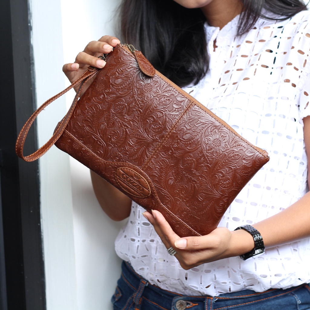 CLUTCH KULIT ASLI WANITA NEVARA KULIT SAPI EMBOSS BATIK HAVANA / FREE GRAVIR NAMA DI POUCH