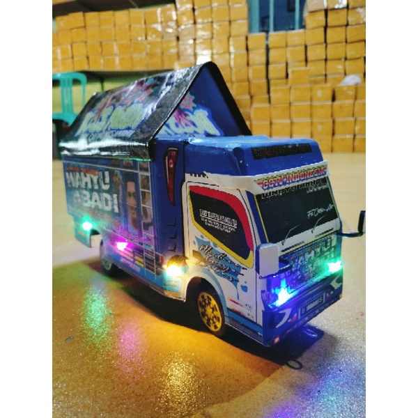 ( COD )miniatur truck oleng Wahyu abadi BISA CUSTOM FOTO DAN NAMA DI PINTU BELAKANG