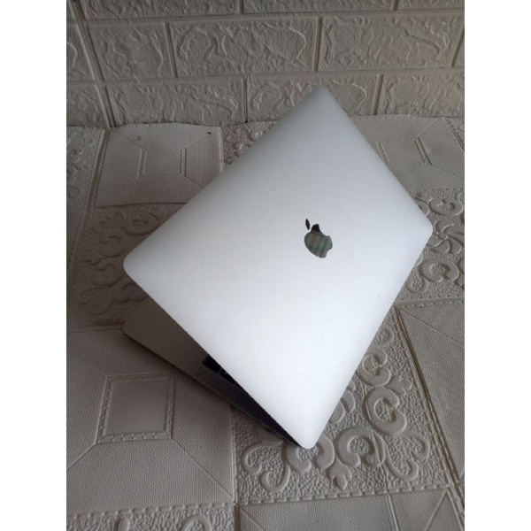 MACBOOK PRO 2018 TOUCHBAR CORE i7 RAM 16GB SSD 256GB 13 INCHI MULUS GARANSI