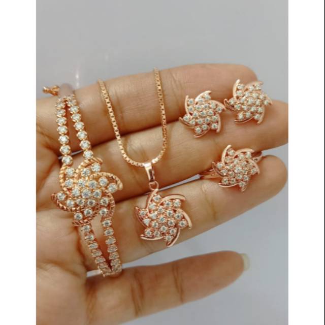 Set replika berlian medan