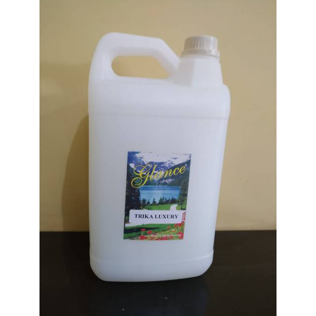 GLANCE TRIKA Pengharum & Pelicin pakaian