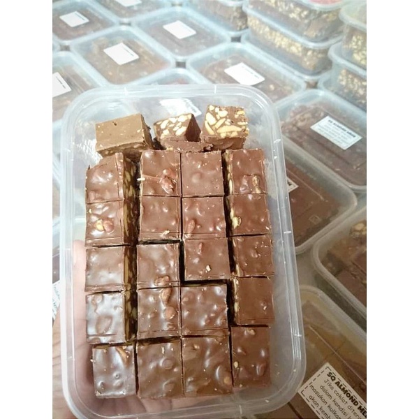 

Coklat Silverqueen asli Ceres 500gr /Silverqueen kiloan