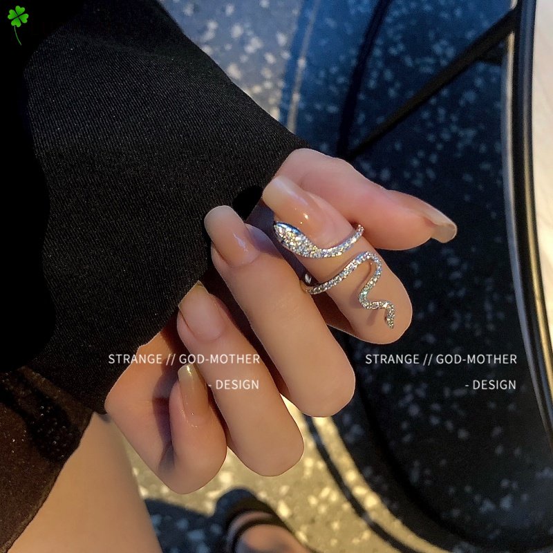 Cincin Model Terbuka Desain Ular Hias Kristal Warna Silver Untuk Wanita