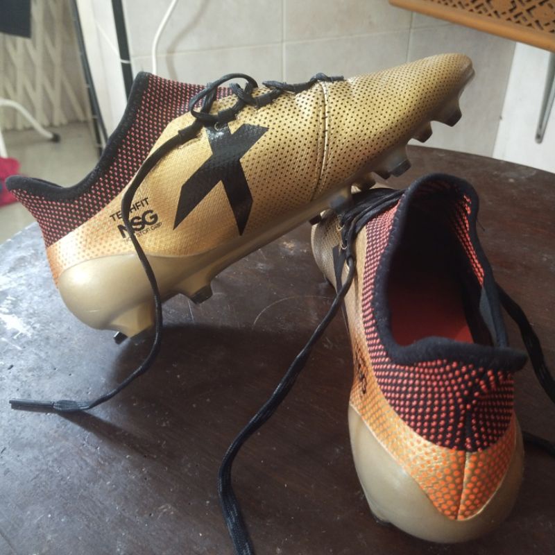 Sepatu bola adidas X 17.1 & Specs Swervo