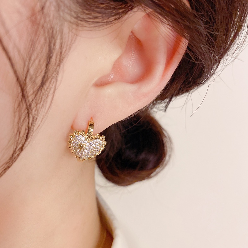 Anting Bentuk Hati Bahan Metal Aksen Zirkon