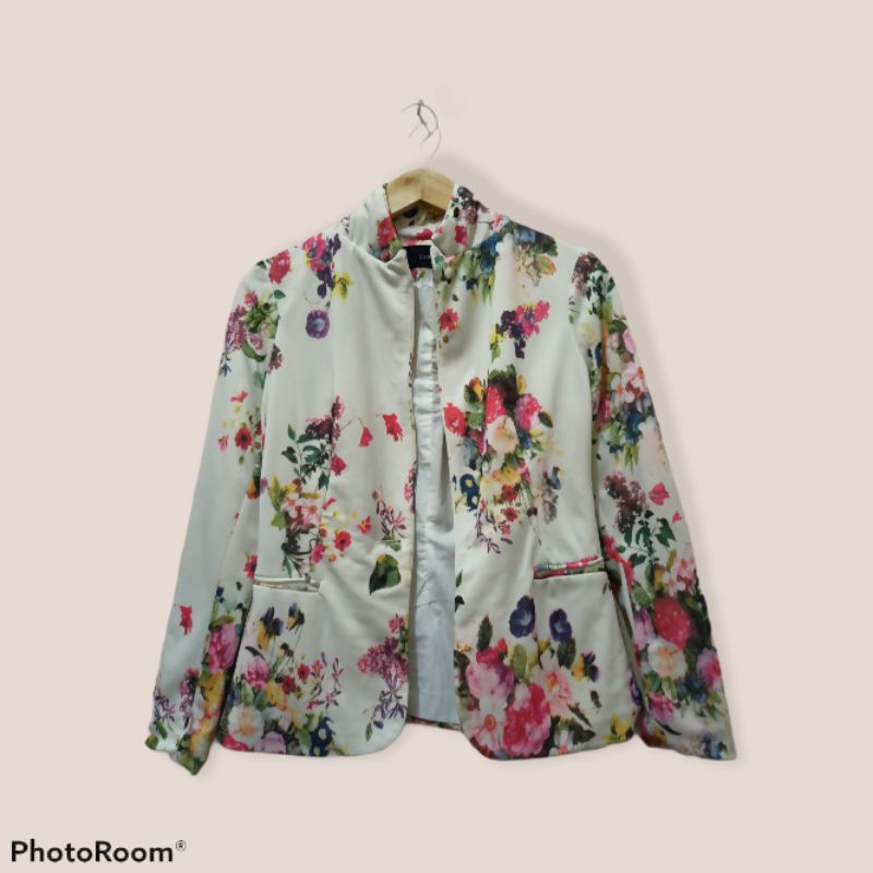 Blazer Zara putih bunga bunga preloved