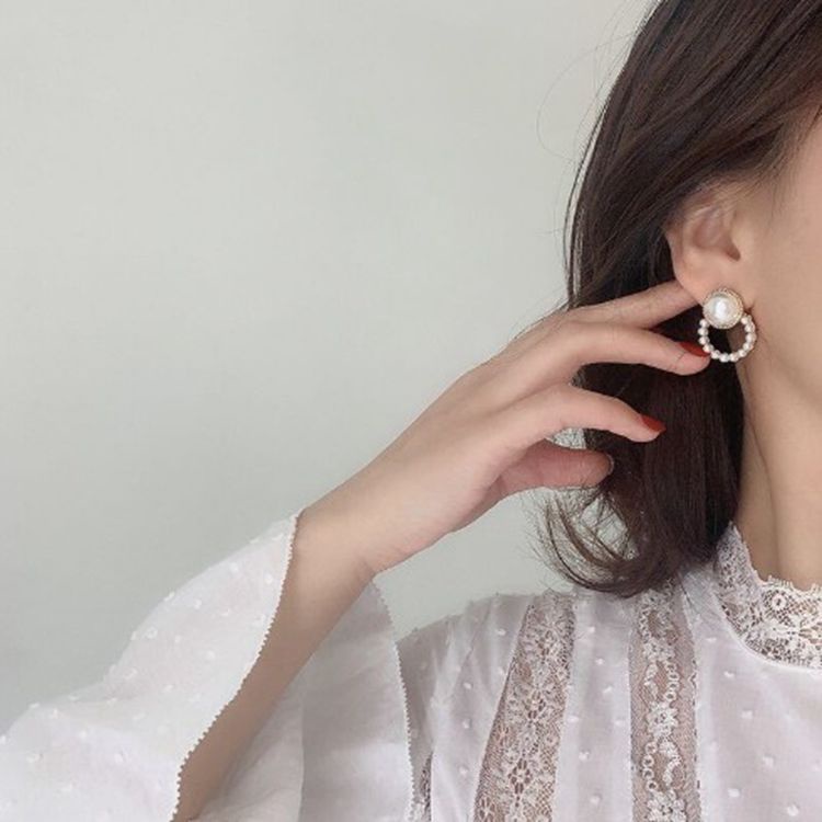 Anting Stud Bentuk Bulat Geometris Aksen Mutiara Gaya Retro Korea Untuk Wanita