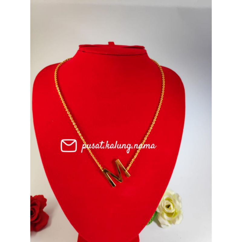 kalung huruf besar/kalung huruf berlapis emas/ kalung huruf titanium