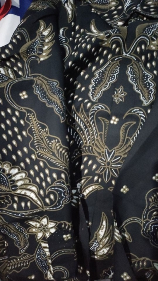 Ireng Hitam Kemeja Batik Pria Lengan Panjang Lapis Furing Reguler Fit Katun Primisima Batik Solo