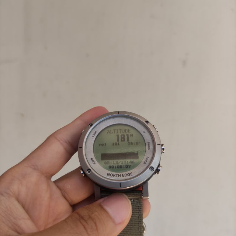 Jam Tangan Outdoor Gunung North Edge Range 2, Fullset, Mulus, Alt Baro Compass normal