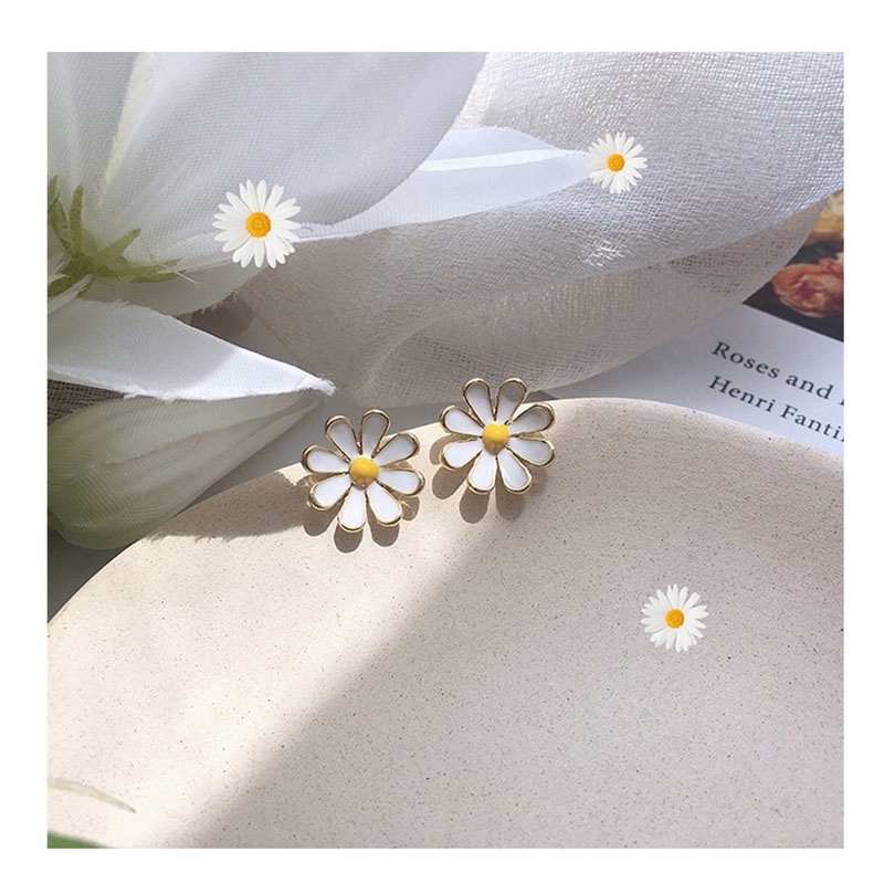 Anting Stud Daisy Kecil Korea Bunga Anting Wanita Lucu Fashion Stud Earrings GIRL Ear SEXY GIRL JEWELRY