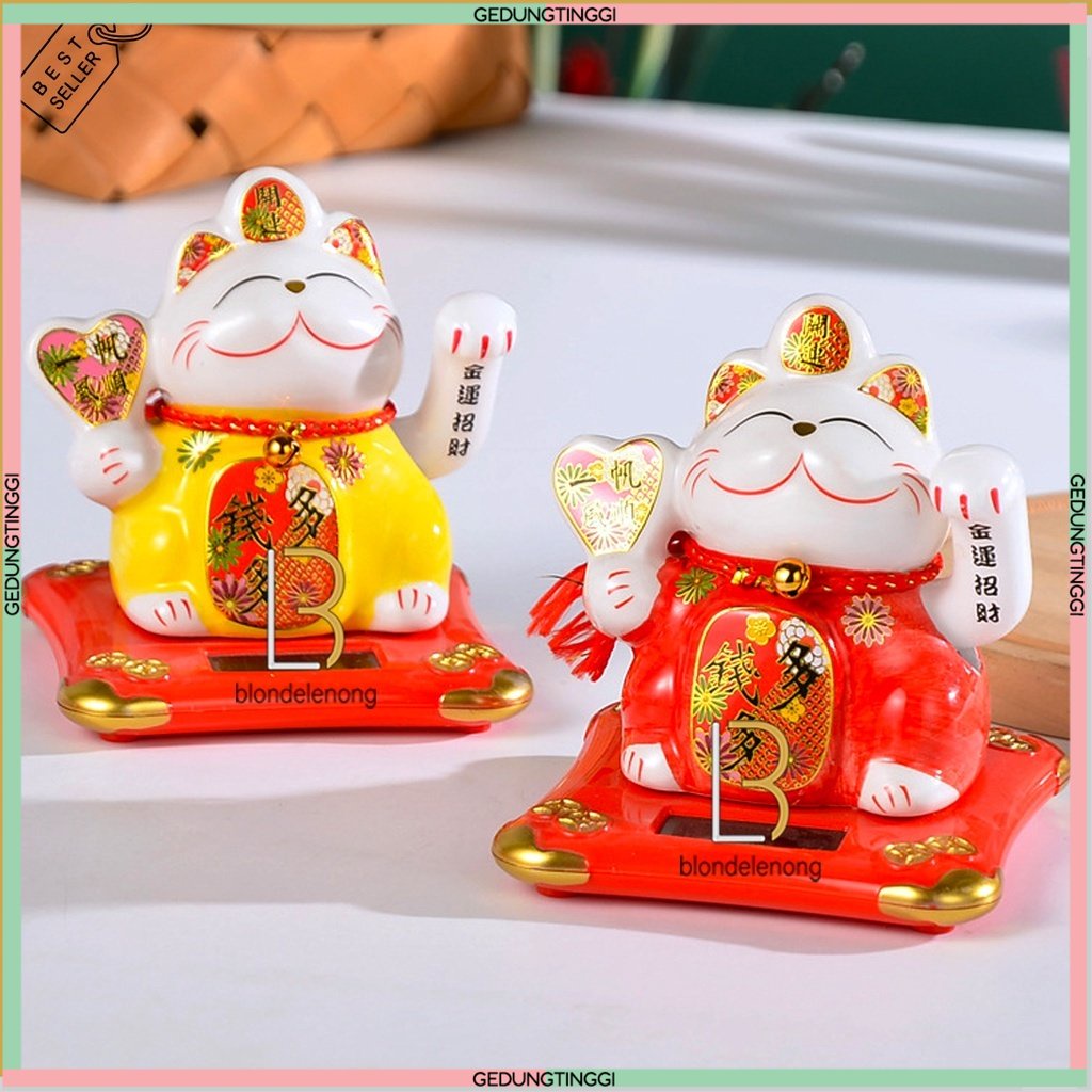 Patung Pajangan Boneka Dekorasi Lucky Cat Maneki Neko Maneko Neki Kalung Kucing Panggil Hoki Keberuntungan Rejeki Rezeki Keramik Cahaya Solar Non Baterai Batre Batrai Tangan Goyang Gerak Dashboard Mobil Toko Kasir Cafe Kecil Mini Lucu Cina Jepang Murah