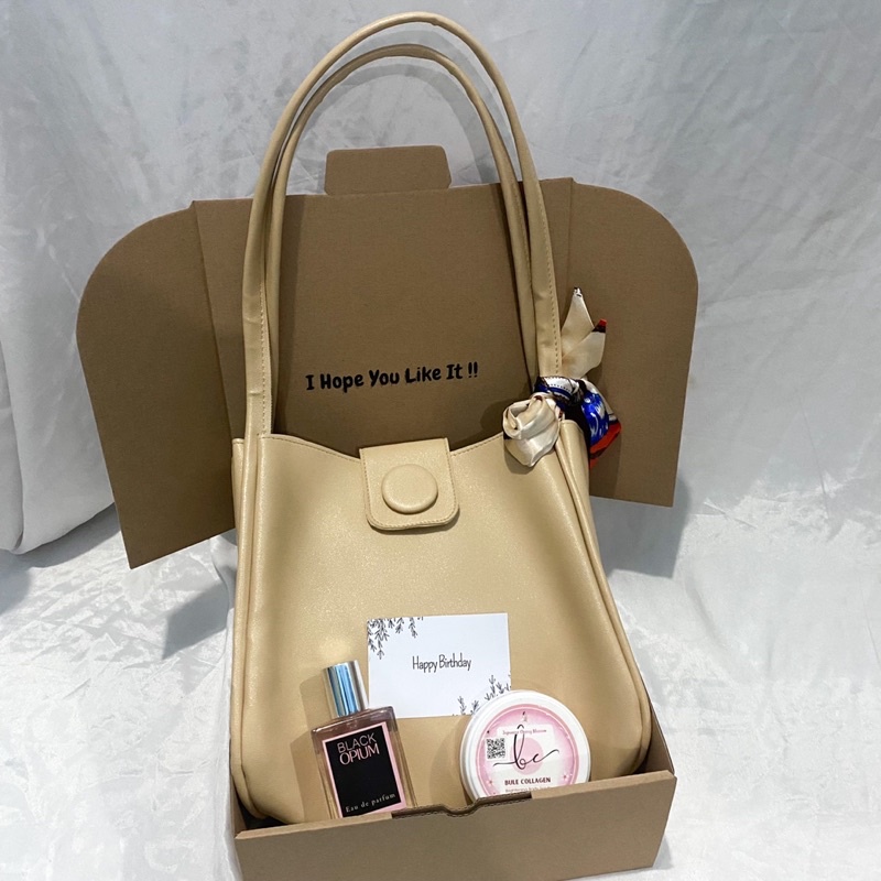 [LILI BAG]HAMPERS GIFT BOX TAS CEWEK/KADO TAS KULIAH/KADO PACAR/KADO VALENTINE/KADO ANNIVERSARY/KADO WEDDING/KADO WISUDA/KADO SIDANG/HADIAH ULANG TAHUN CEWEK/HAMPERS LEBARAN/HAMPERS RAMADAN/HADIAH TOTEBAG KULIAH