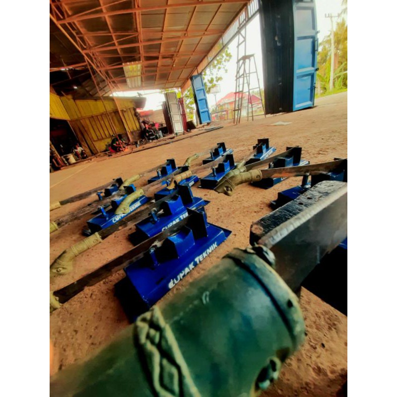 Alat Pembelah Buah Pinang dan Pencongkel isi pinang