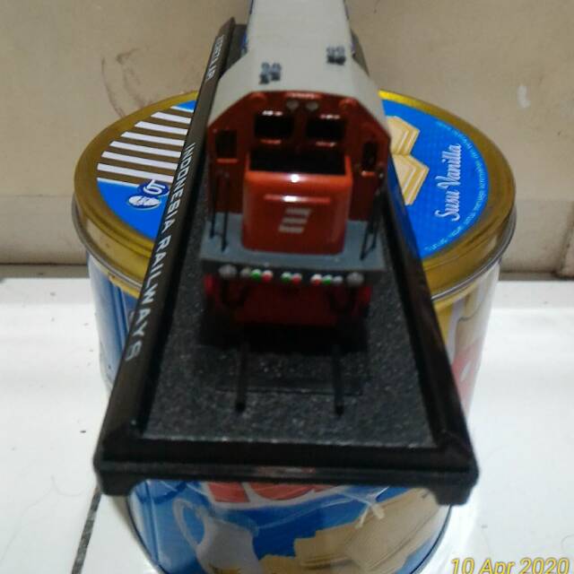 miniatur kereta api indonesia