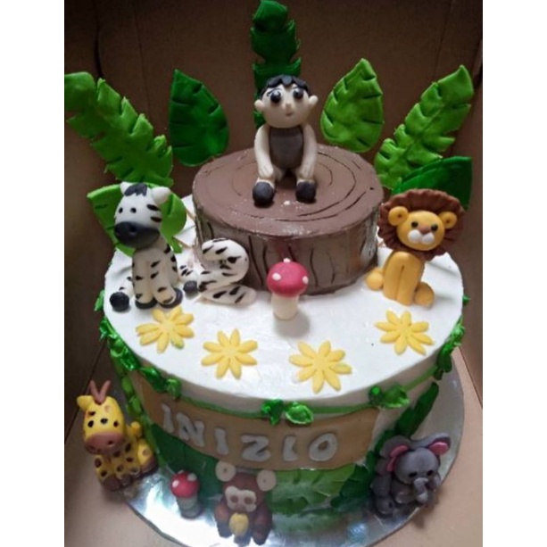 

Cake Buttercream hias fondan semi tingkat