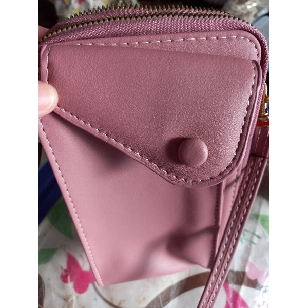 tas kecil hp dan uang