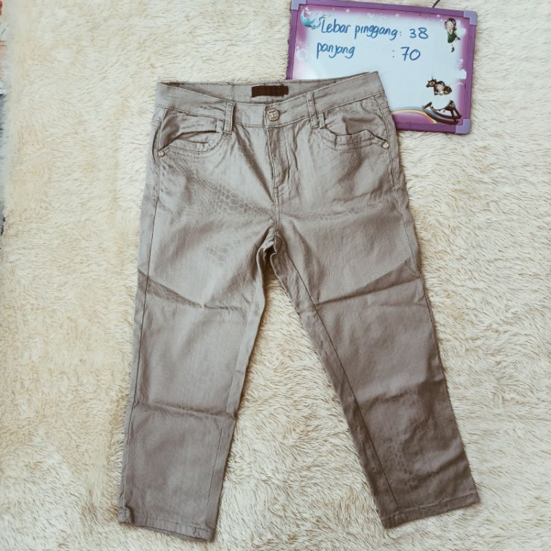 Celana kain wanita 3/4 motif kulit buaya cream preloved