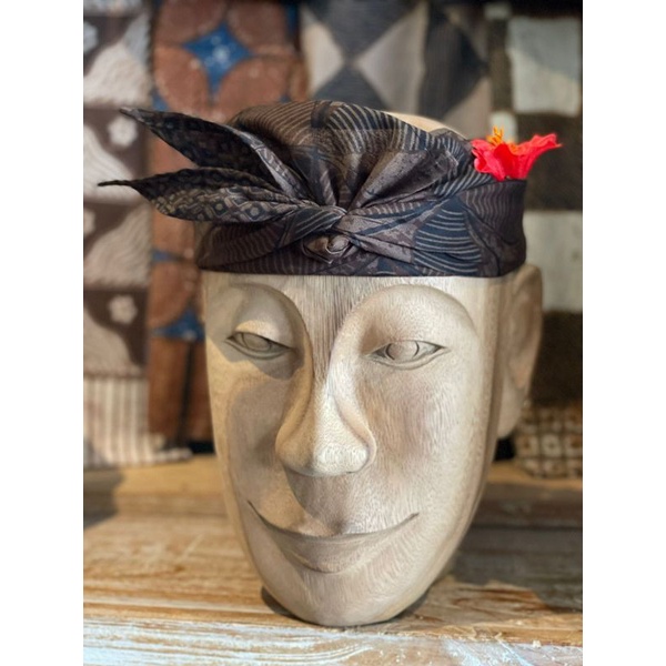 Udeng batik setengah jadi nak bali