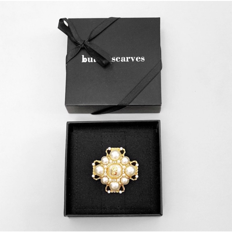 Buttonscarves Brooch Royale