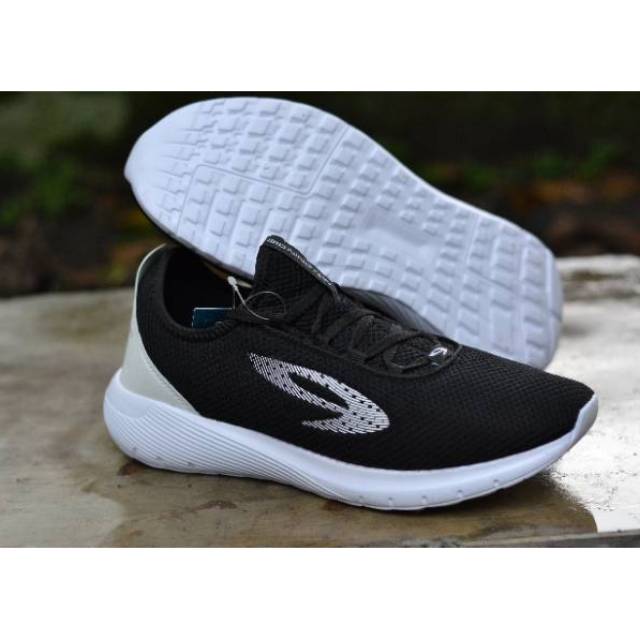 Sepatu Running 910 MITA