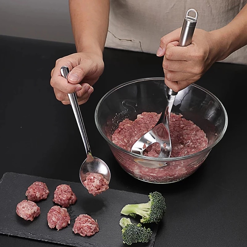 Creative Meatball Maker / Stainless Steel Non-Stick Meat Baller Spoon with Elliptical Leakage Hole for Kitchen