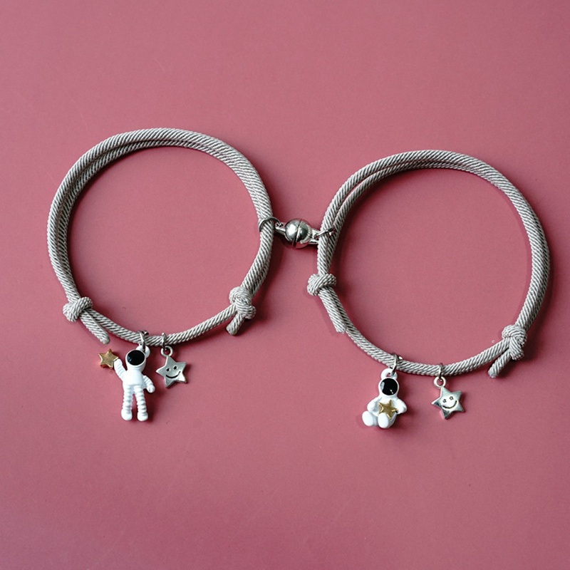 Fancyqube 2pcs Gelang Magnetik Liontin Astronot Luar Angkasa Untuk Pria Dan Wanita