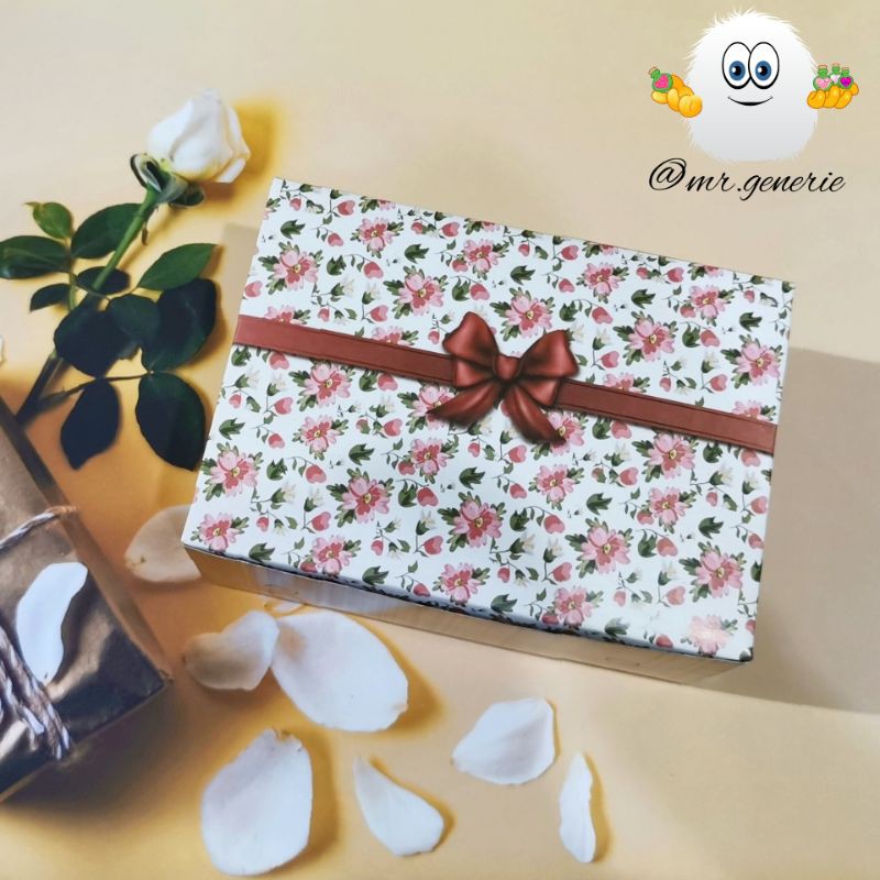 

Kardus Nasi Snack 12x16x7 cm motif floral / dus packaging / kemasan online shop / tebal premium