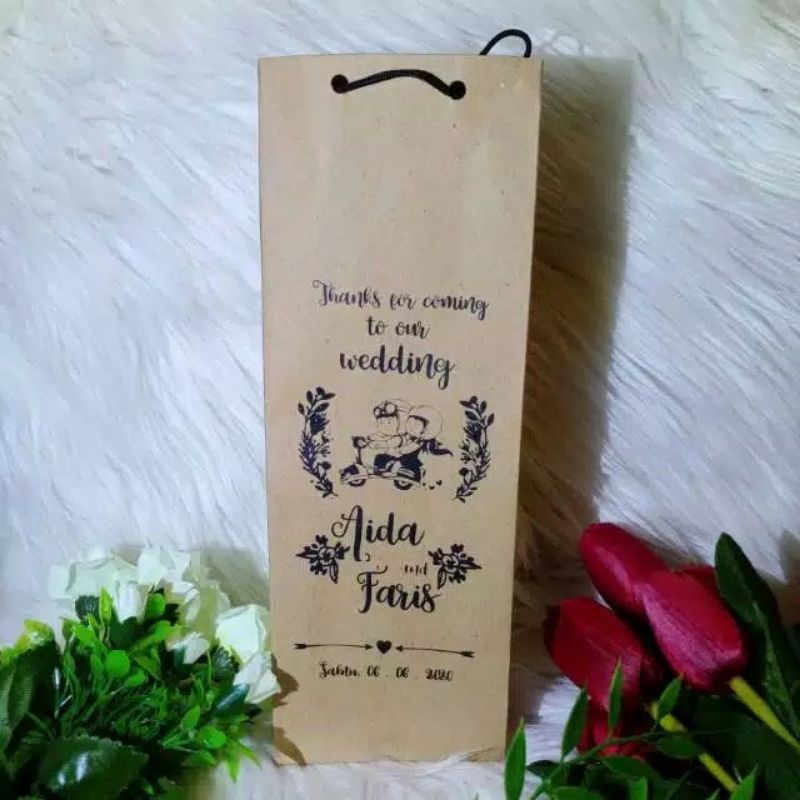 

paperbag custom desain suka-suka ukuran 8*8*27 khusus sovenir