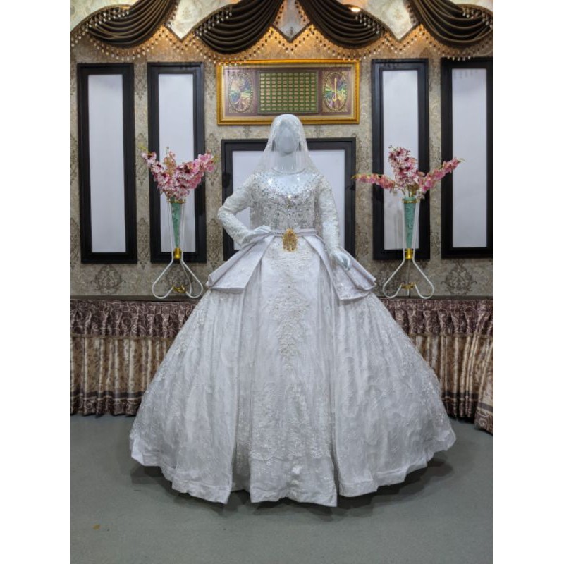 Gaun pengantin berekor/wedding dress