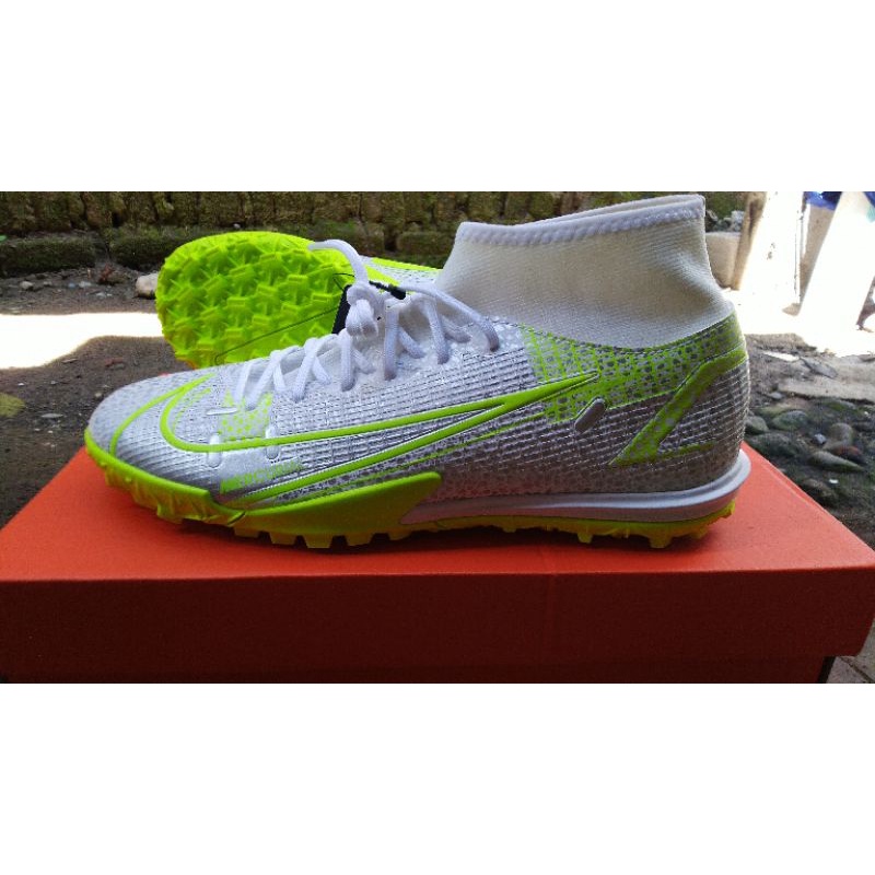 Sepatu Futsal Nike Superfly 8 Academy TF Metallic Silver