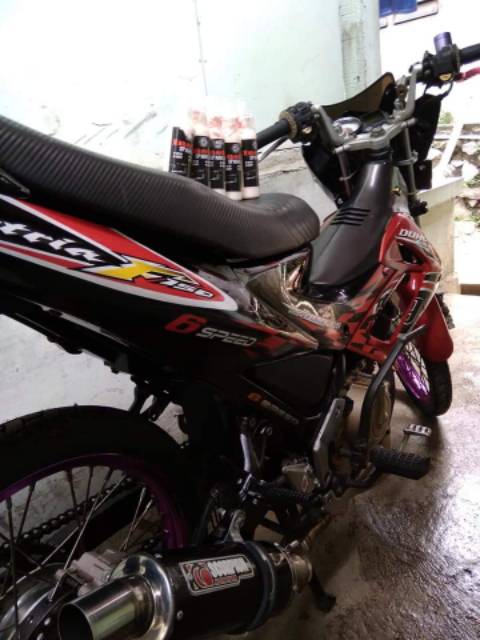 Sparkling pengkilap body motor mobil