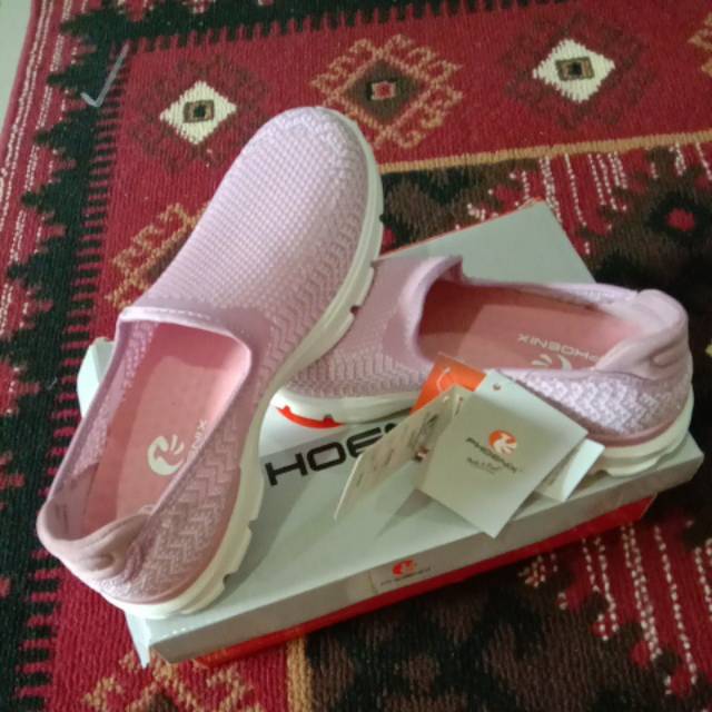 Sepatu Phoenix