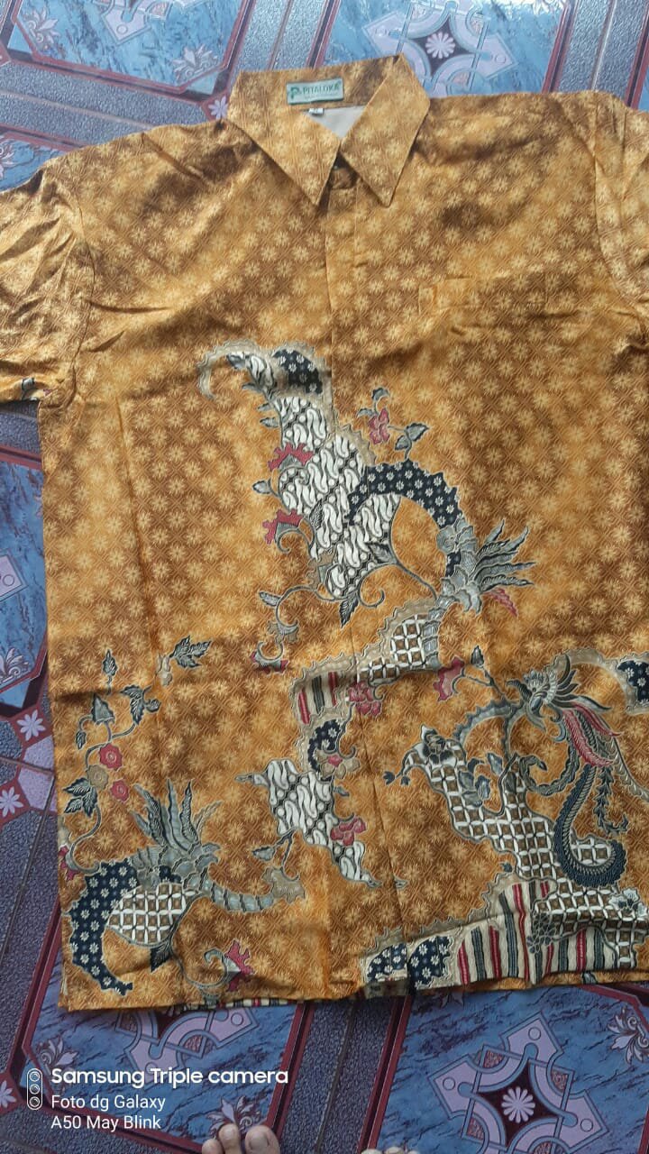 Kemeja Batik Pria Semi Sutra Kemeja Batik Lengan Panjang  Berfuring Atasan Batik Pria Semi Sutra