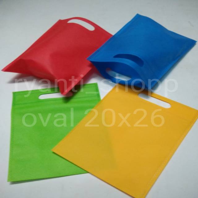 Tas Spunbond 75gsm TAS Plong Uk 20x26 cm / dcut bag /Tas spunbond / Plong / kain /  press / kantong / Totebag / goodiebag / souvenir