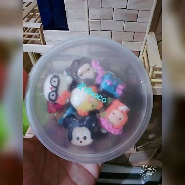 Coklat karakter toples mini