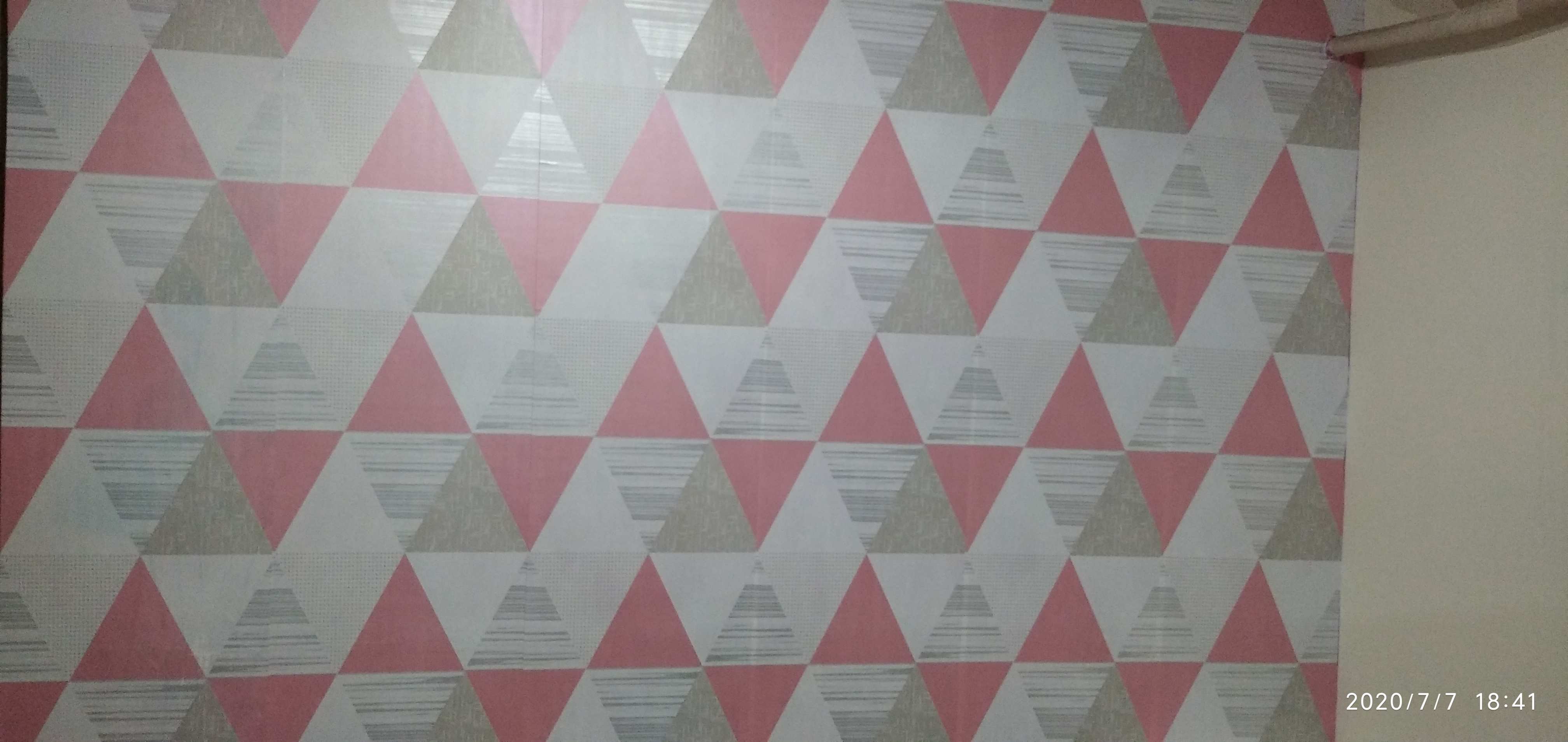Wallpaper Sticker Segitiga Pink Abu
