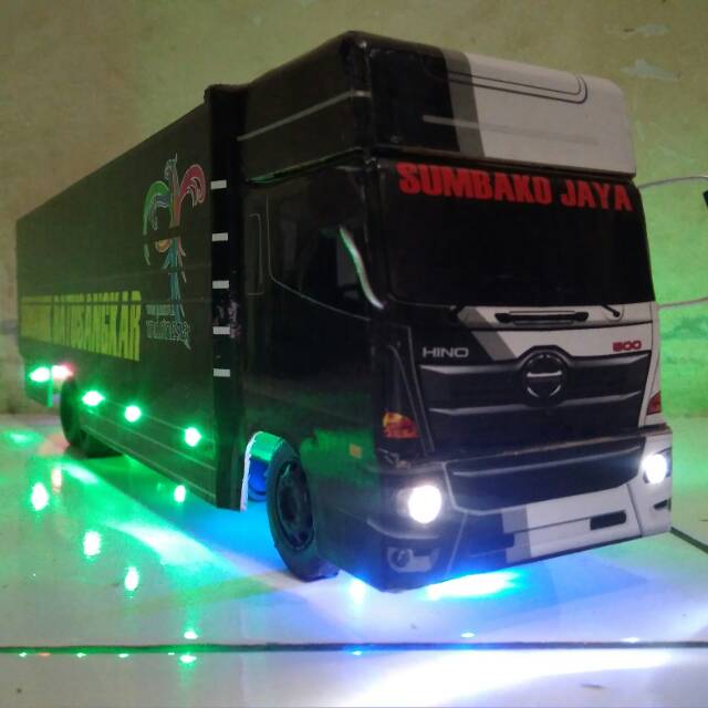  Variasi  Mobil Truk  Tronton Aksesoris Kita