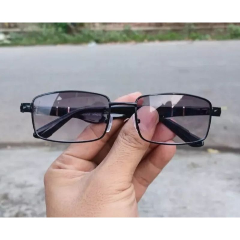 kacamata plus lensa double baca dan jalan warna lensa hitam transparan