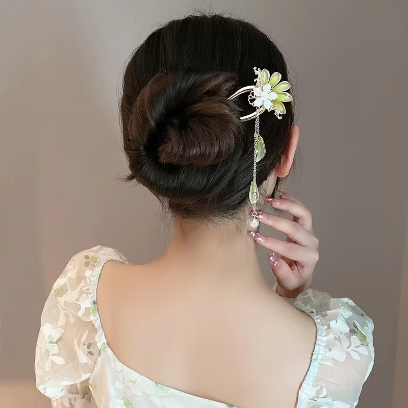 Jepit Rambut Model Hanfu Rumbai Bola Gaya Retro Klasik