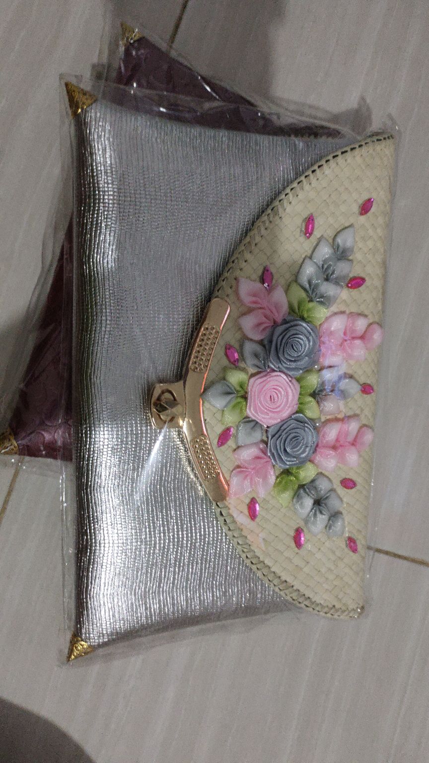 Full Bunga Kunci Putar Aira Merah Dan Hitam